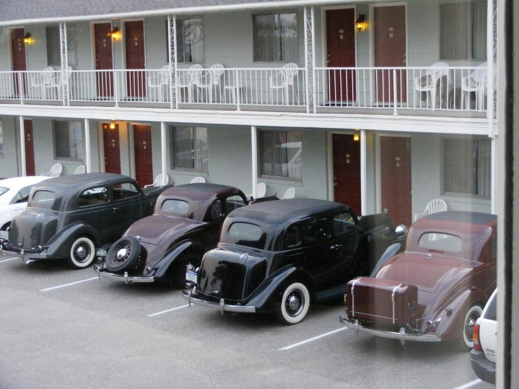 Riviera Motel Mackinaw City Exterior photo